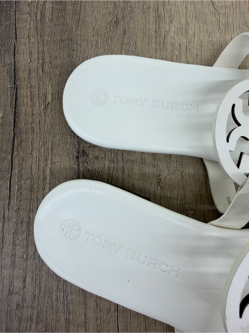 Tory Burch White Logo Miller Thong Sandals - Picture 3 of 7